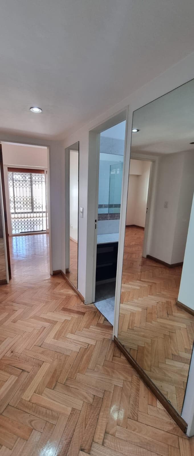 Semipiso 4 ambientes con cochera y terraza — foto 3